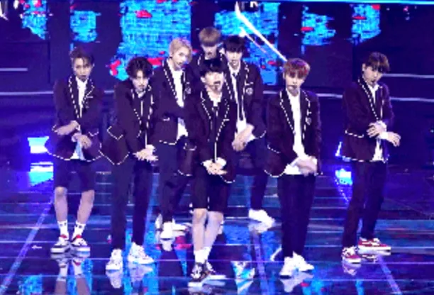 强调人性的JYP公司,如何应对校园暴力;EXO-BTS-TWICE竞争1位?