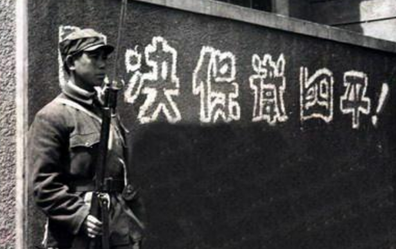 四平保卫战战役失败，林彪大发雷霆，彻查之后，才知内部出了叛徒