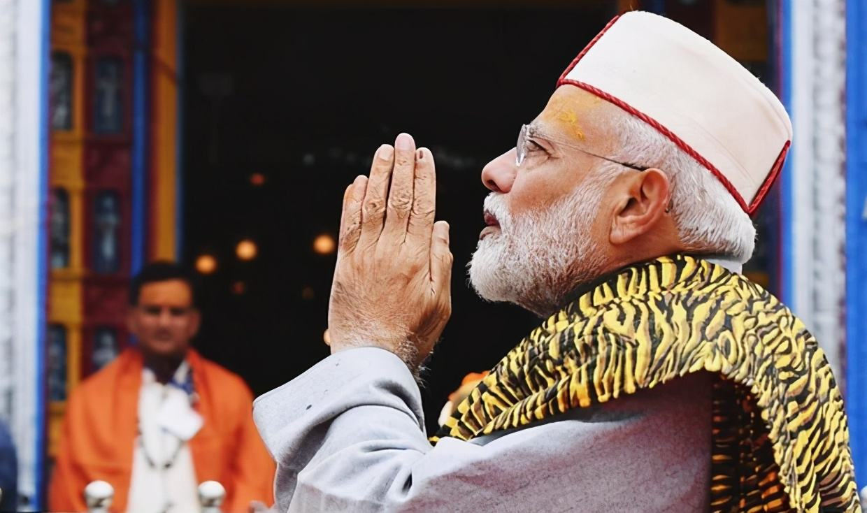 ӡ��ý������������������ǰ�߽�ž�ʿ�����ͣ�Ȼ��������������