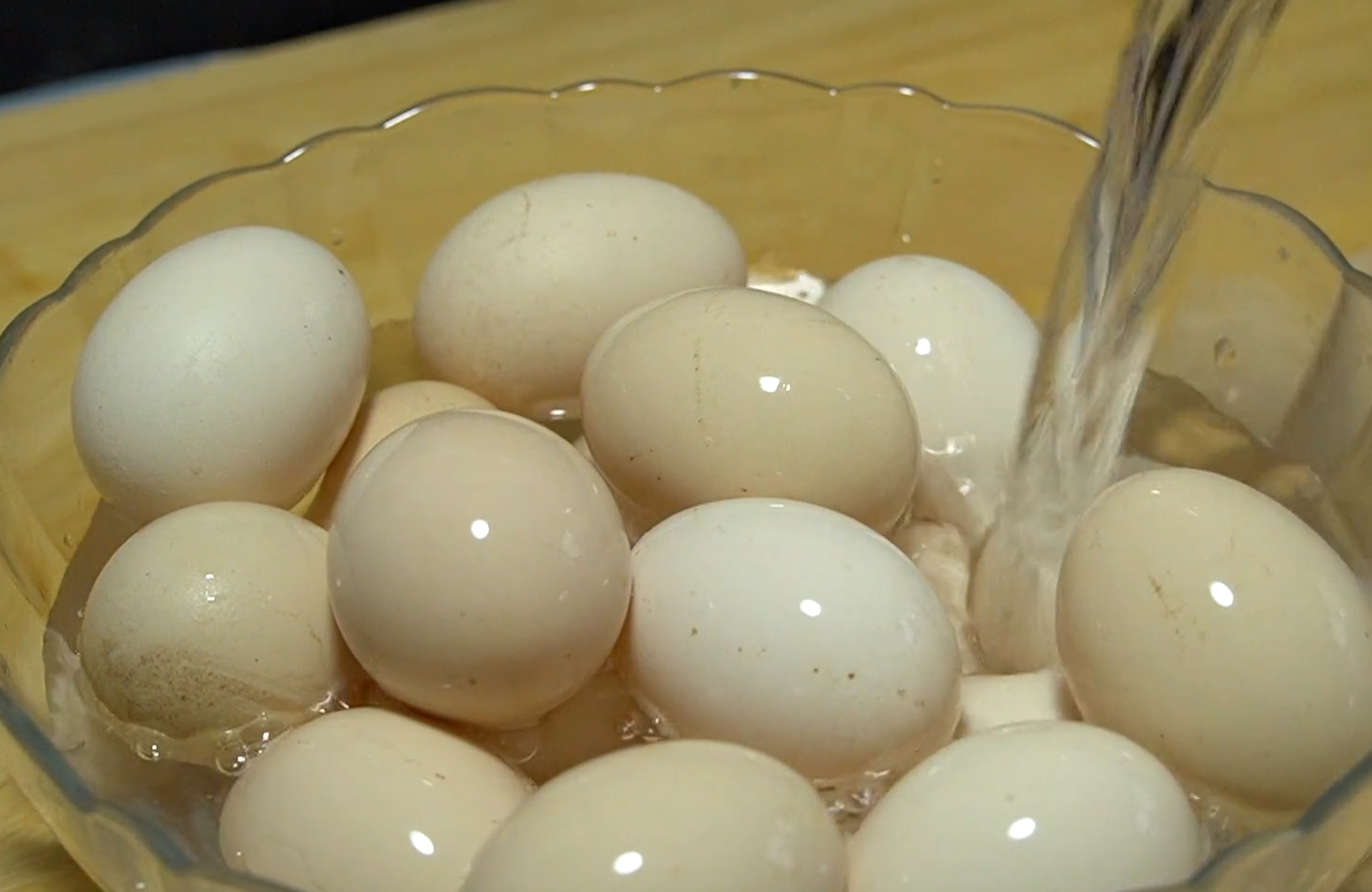 教你做正宗鹵雞蛋，不需要加一滴水，這樣做Q彈入味，比茶葉蛋香