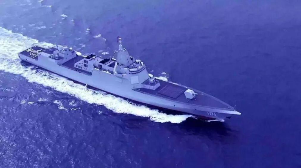 中國(guó)055大驅(qū)二號(hào)艦官宣入列，日本下水新型護(hù)衛(wèi)艦，誰有排面？