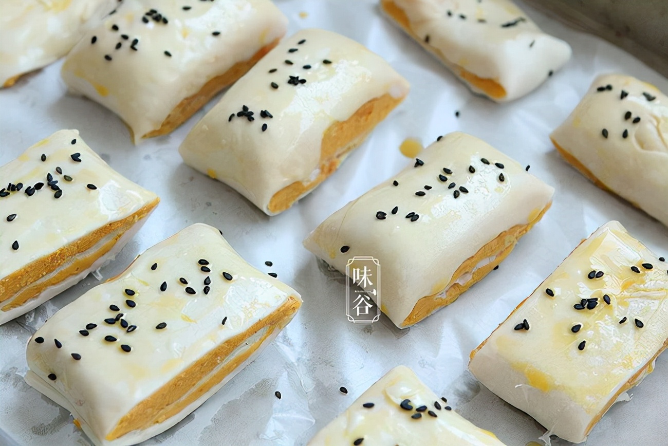 红薯别再煮着吃了，包上手抓饼，孩子抢着吃，后悔做少了，真香