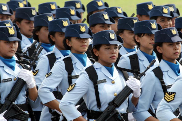 只有处女才能当兵。56年来，这项规定害惨了无数印尼女性