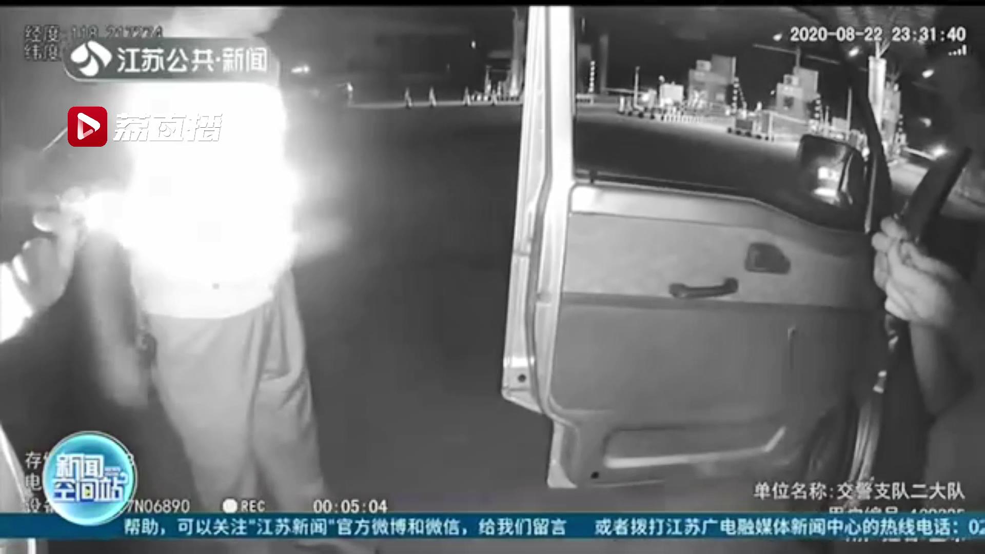 「高速」高速逆行还找交警问路 男子偷车打算去深圳销赃