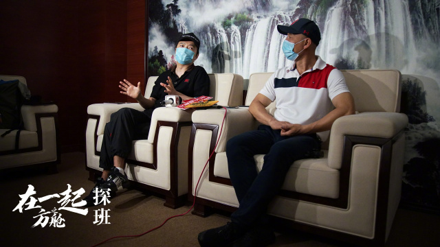 探班抗疫剧《在一起》，雷佳音演外卖小哥，杨