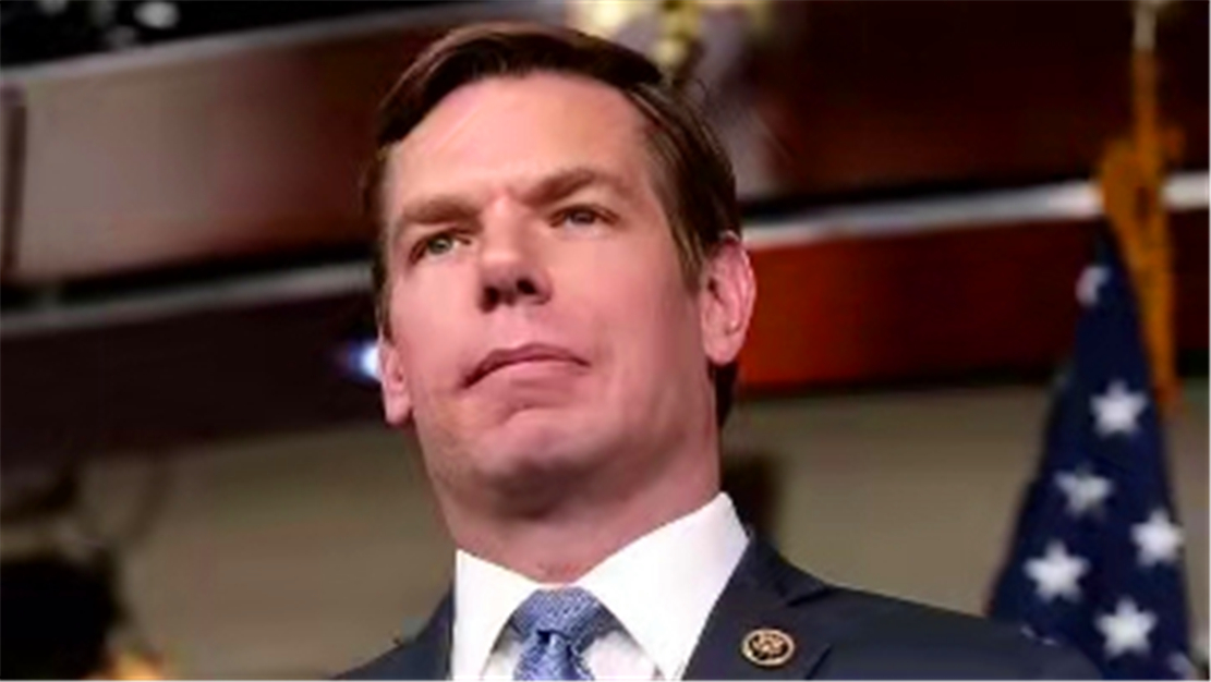 特朗普教唆支持者，準備�造反�？ �女間諜�卻登上美國熱搜榜