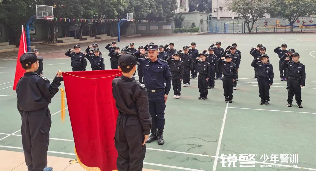 锐警少年警训：海珠区新港中路小学假前安全特警护卫营圆满收官