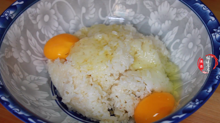 Lazy Rice Crust, crispy and delicious, rich in aroma, easy to get a bowl of leftover rice, too delicious