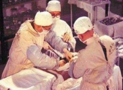 日本三个月内五次索要她的头发，从半根到一丝