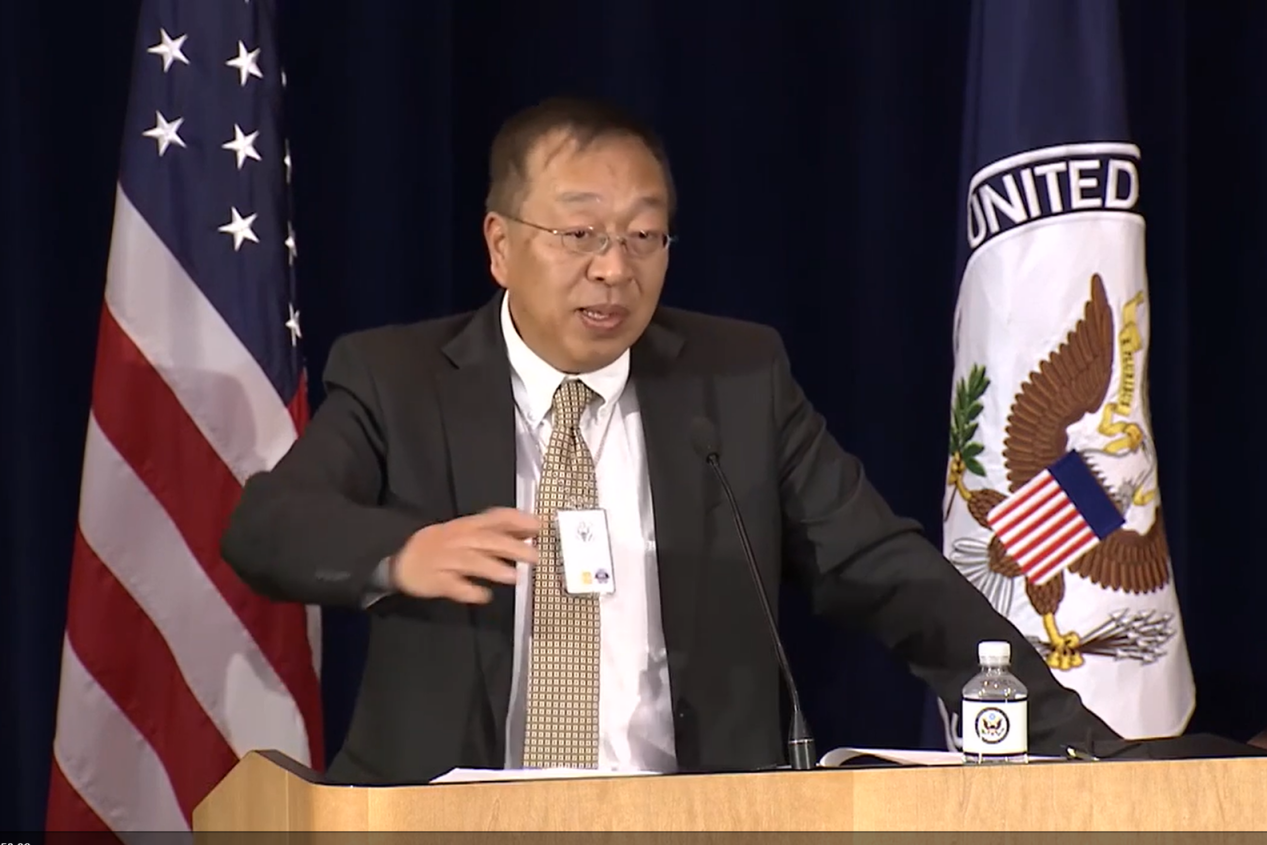 被拜登踢出白宫后，余茂春突然现身了，果然没