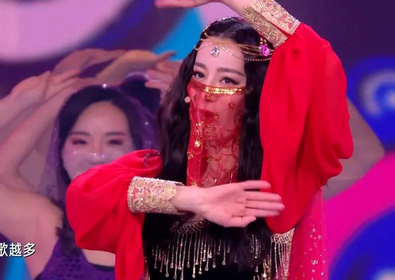 跨年女星集体得罪化妆师，杨幂被嘲像鹦鹉，热