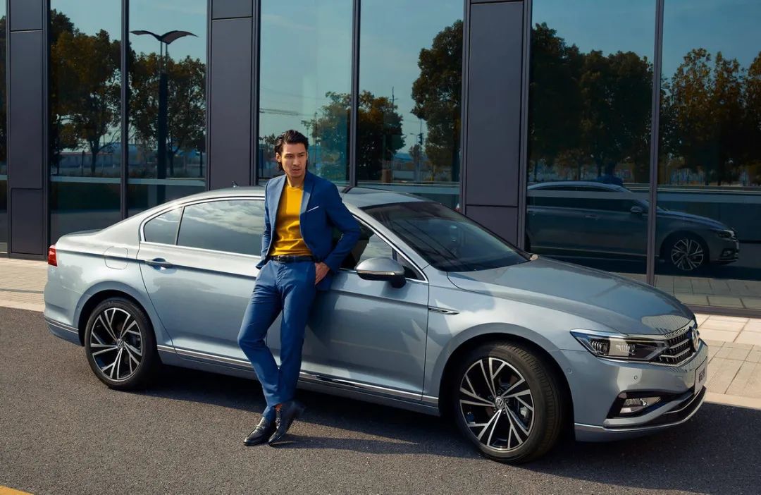 德日系中型车比拼，20万买天籁还是迈腾？