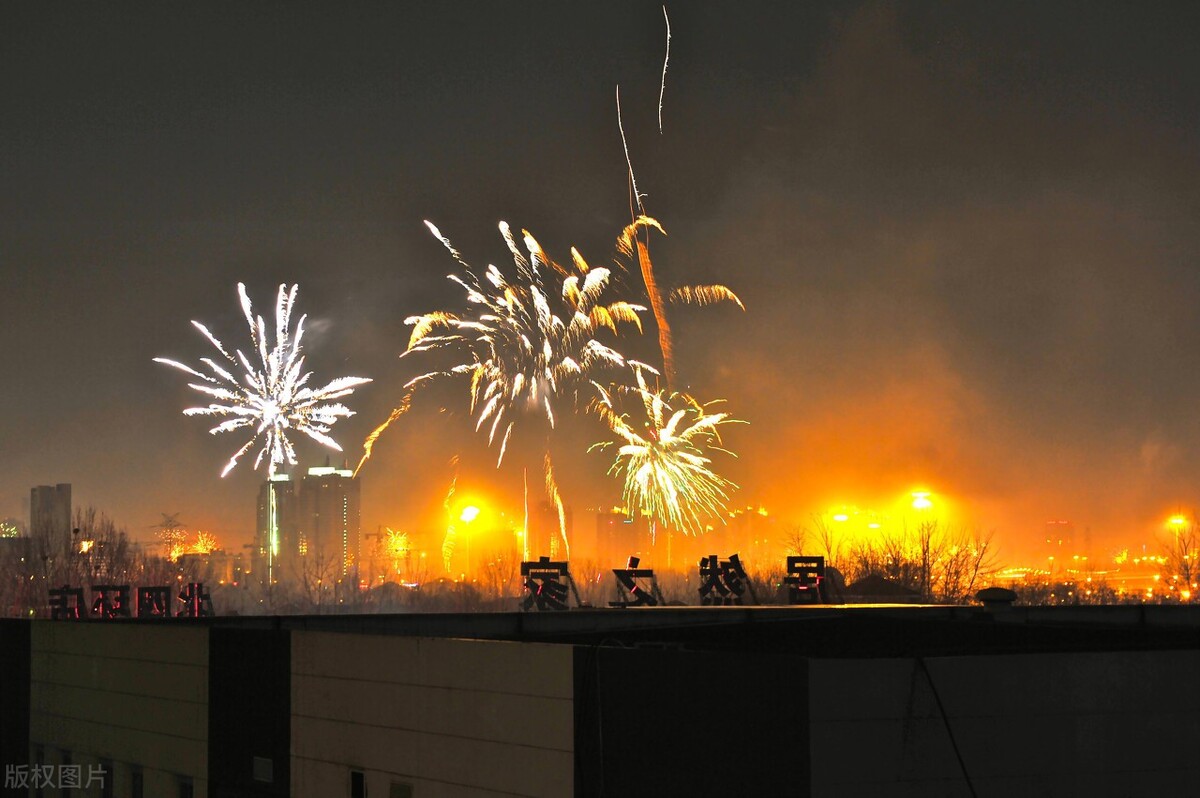 Do you think firecrackers should be banned during the Spring Festival