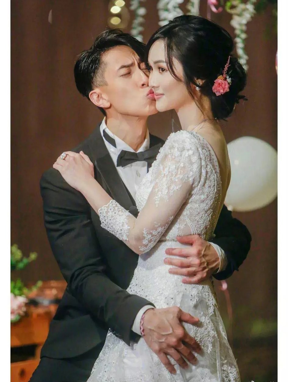 红的时候把老婆藏起来，不红了就带老婆出来作秀，这明星太假了！