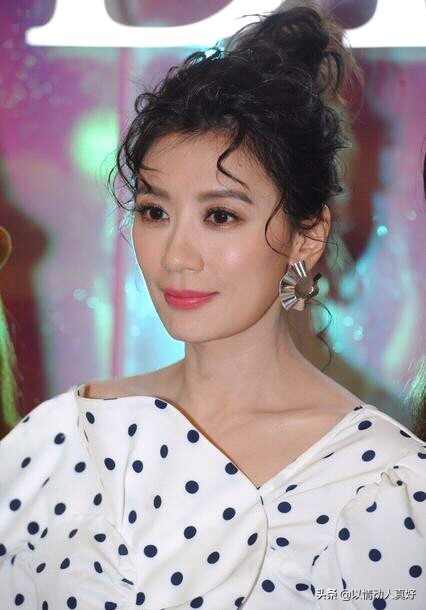 46岁贾静雯二婚生二孩后落泪：现在才明白嫁得好，不是因为选对人