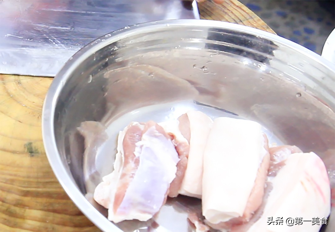 大廚做正宗豫菜“河南條子肉”,出鍋飄香四溢,肥而不膩又入味