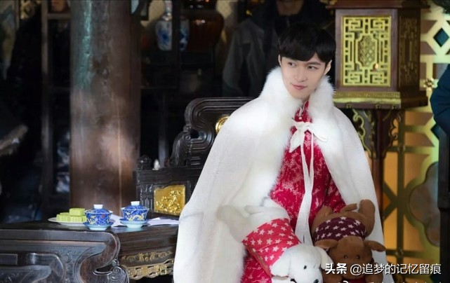 霍仙姑为什么跪张起灵?张家古楼有多恐怖