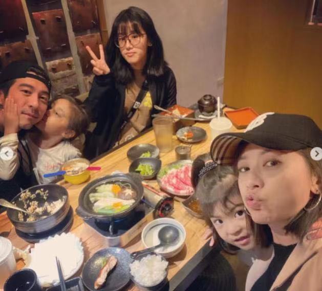 賈靜雯為老公慶生，曬出兩個蛋糕，一家人幸福和睦