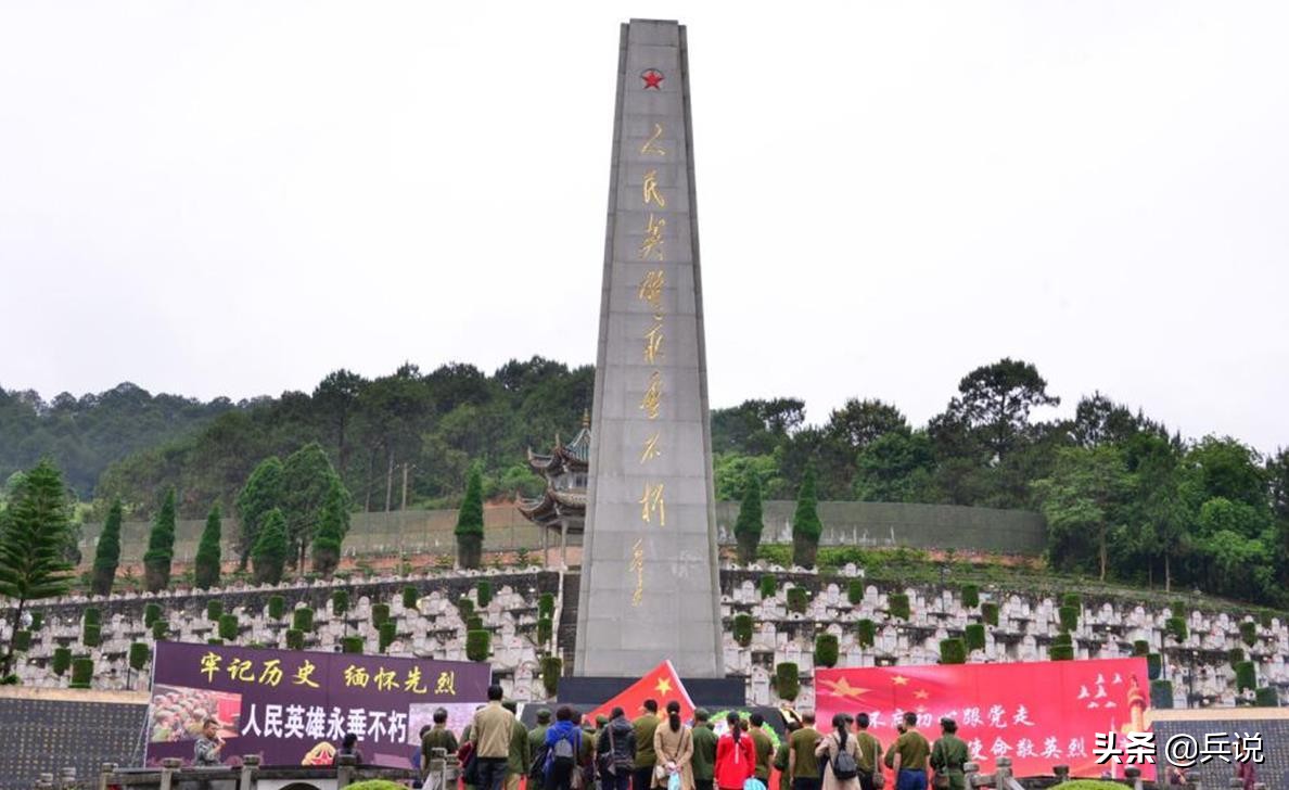 镜头里的将军：赵宗歧审问越军少尉，拍桌子大吼，吓得俘虏打抖