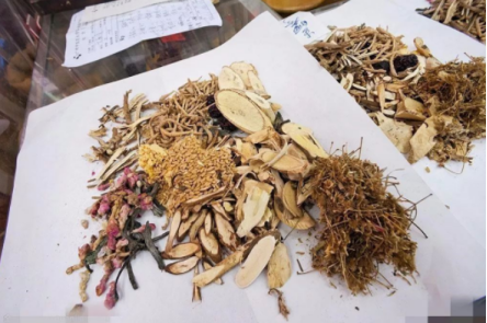 无限极老板：进一步宣传与推广中医药健康文化