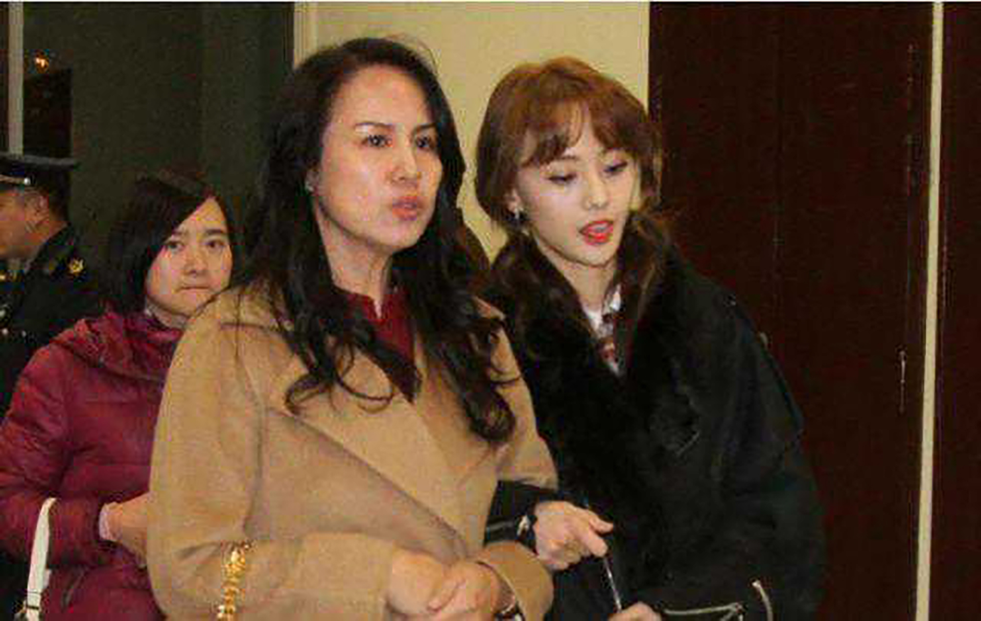 Wu Yifan's mother Wu Xiuqin's doting is indispensable to this step - iNEWS