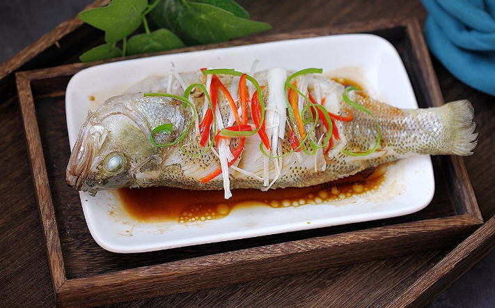 無論蒸哪種魚，都不要放鹽！ 很多人一直弄錯，難怪魚肉不香不嫩