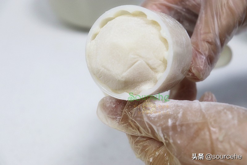 中秋月饼，不用烤箱就能做，冰爽软糯，甜而不腻，淡淡的凤梨清香