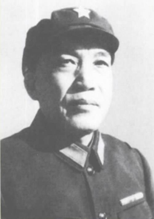 刘亚楼送给开国少将两瓶茅台酒，开国少将收下