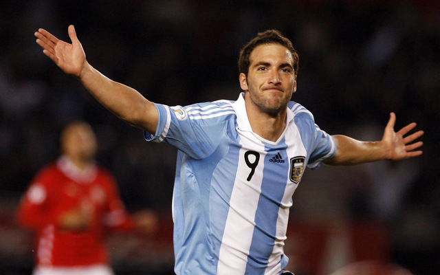 tevez(阿根廷足球现役10大球星,梅西和伊瓜因领衔,迪巴拉和罗霍也上榜