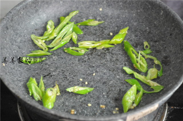 吃了30年茄子，這做法還是第一次見，細嫩噴香，比紅燒肉還好吃