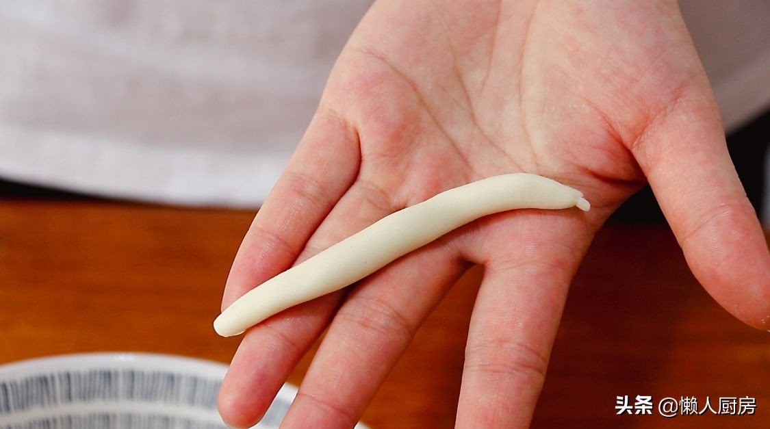 土豆别再炖肉了，教你一个新吃法，好吃到停不下来，比吃肉香