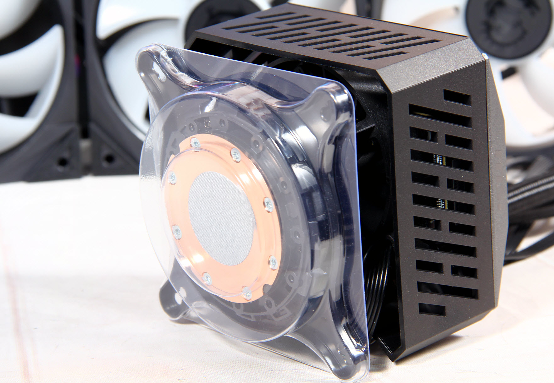 能过73℃算我输！这就是微星MPG CORELIQUID K360水冷散热器