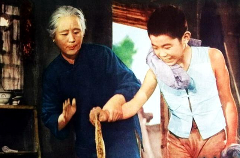 她是《小兵张嘎》嘎子奶奶，“北影四大老旦”