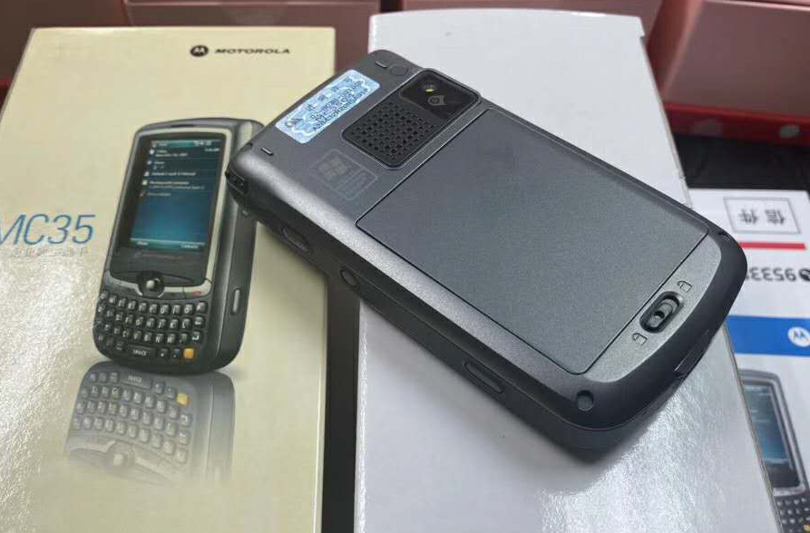 摩托罗拉手机MC35库存机不断涌现淘宝闲鱼，当初要卖6800多，现如今价格158元