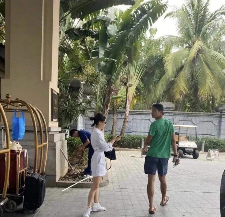 网友晒出王子文和吴永恩节目外游三亚 女明星和素人的恋爱真好磕 娱乐 蛋蛋赞