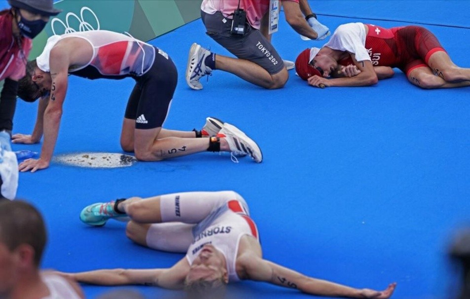 Competition in "dung water"?The Olympic athletes vomit collectively