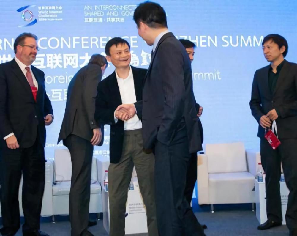 “电商税”该不该收？马云和刘强东“吵”开了