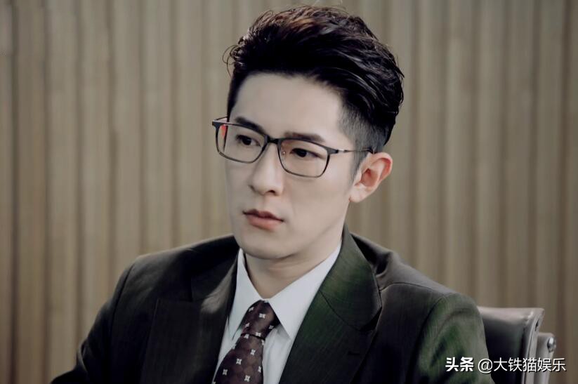 穿西装好看的男星，只服这8位，仪态万方，贵气