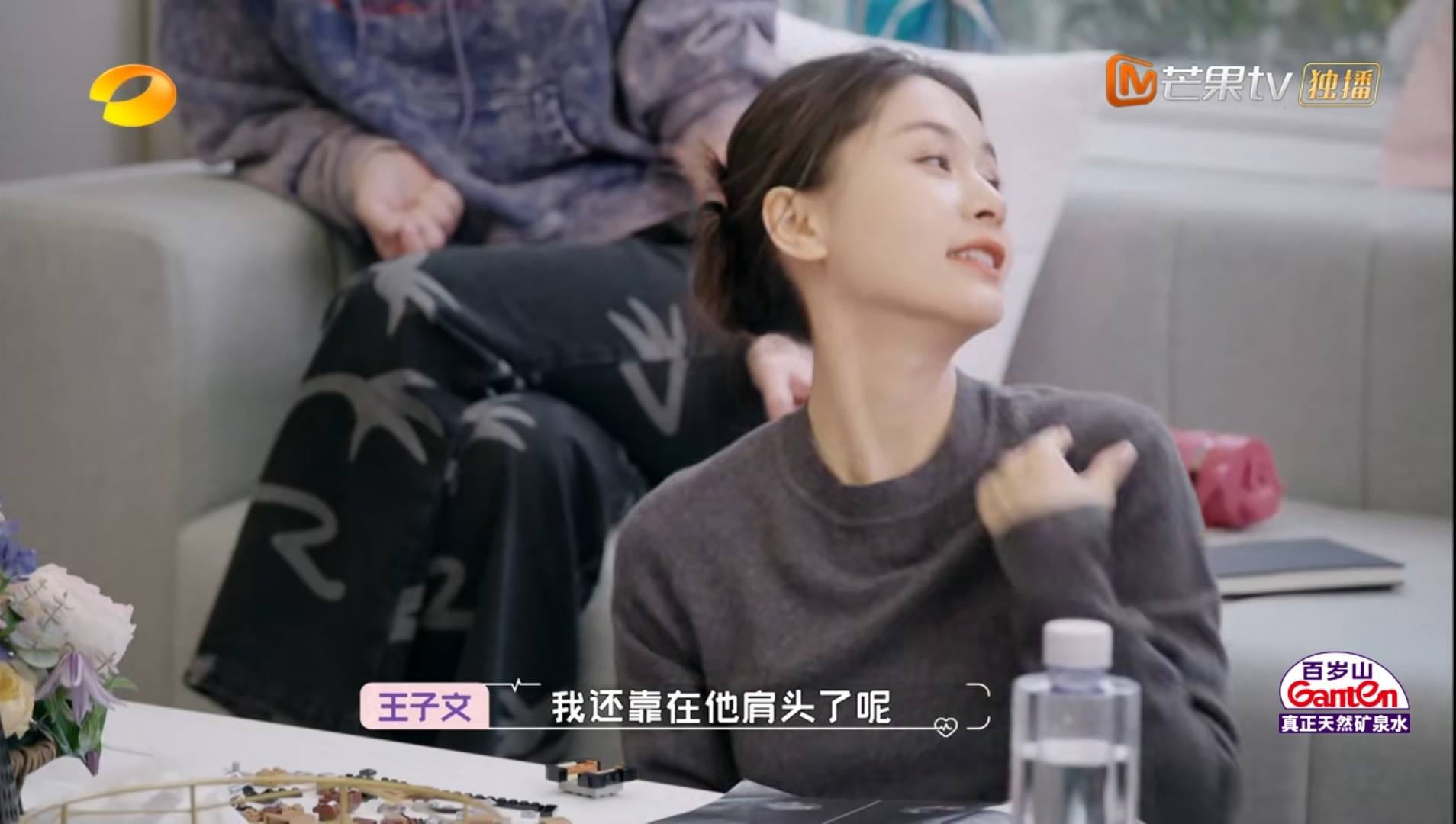 一直被偷拍，却从未回应：王子文突然承认有儿子，勇气从何而来？