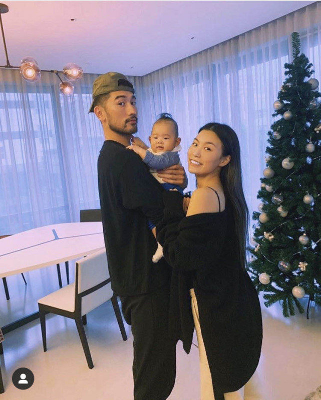 高以翔女友公开高高抱婴照表达思念，画面温馨