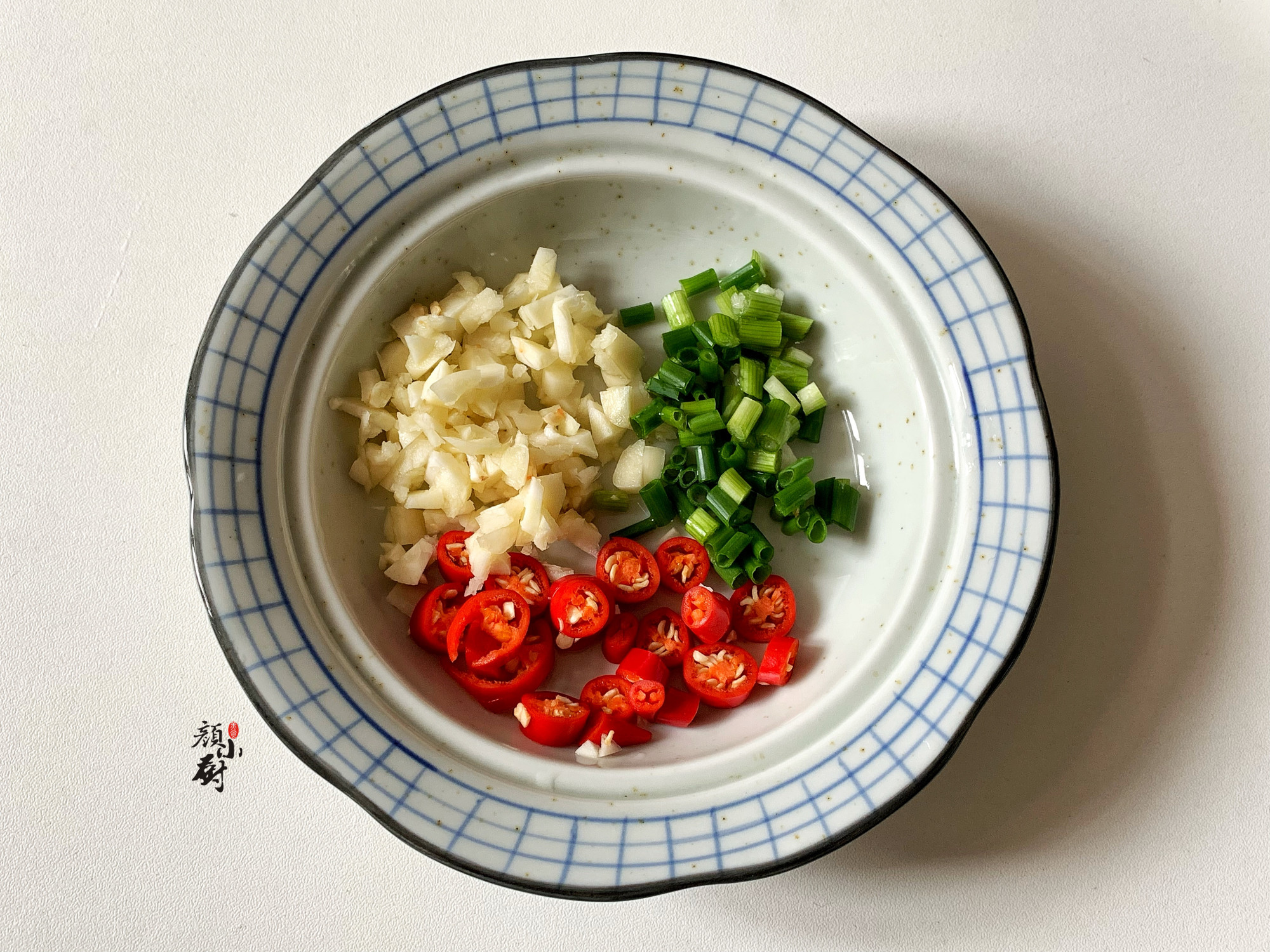 豆腐别再炖着吃了，教你懒人吃法，简单一拌，好吃到停不下来