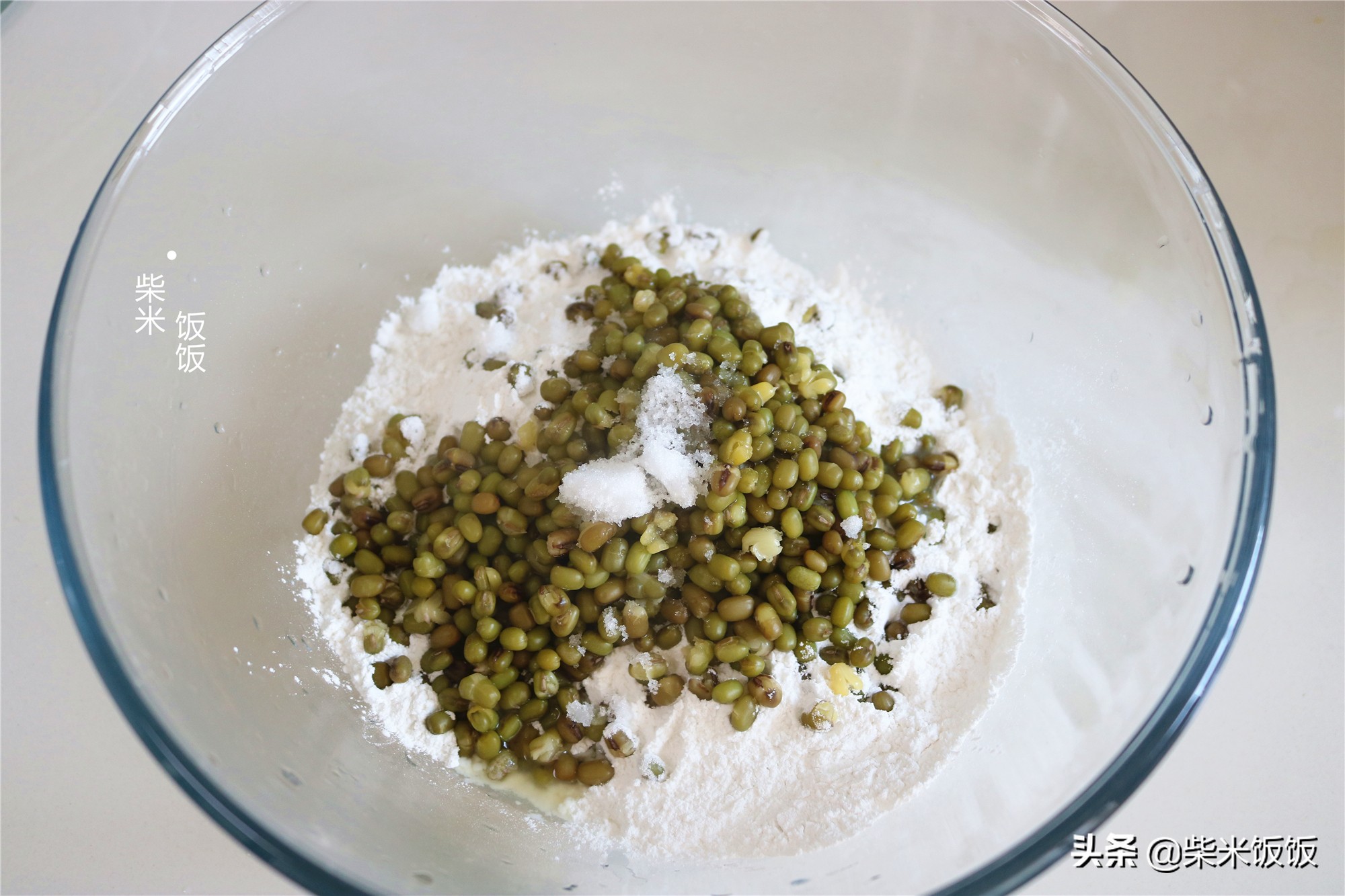 绿豆新吃法，一拌一团，大火一蒸就上桌，无油少糖健康好吃