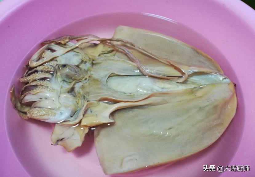 Don't use clean water to soak dried squid. Old fishermen said to add 2