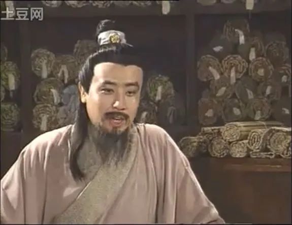 于和伟：50岁大红视帝，曾和小14岁女星传绯闻，结发妻子也是演员