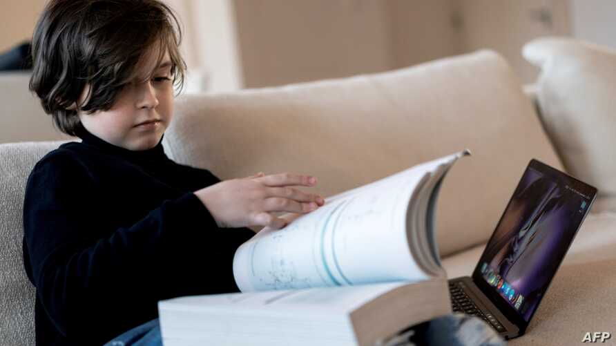 世界级“神童”！8岁男孩上大学，自称最爱的科