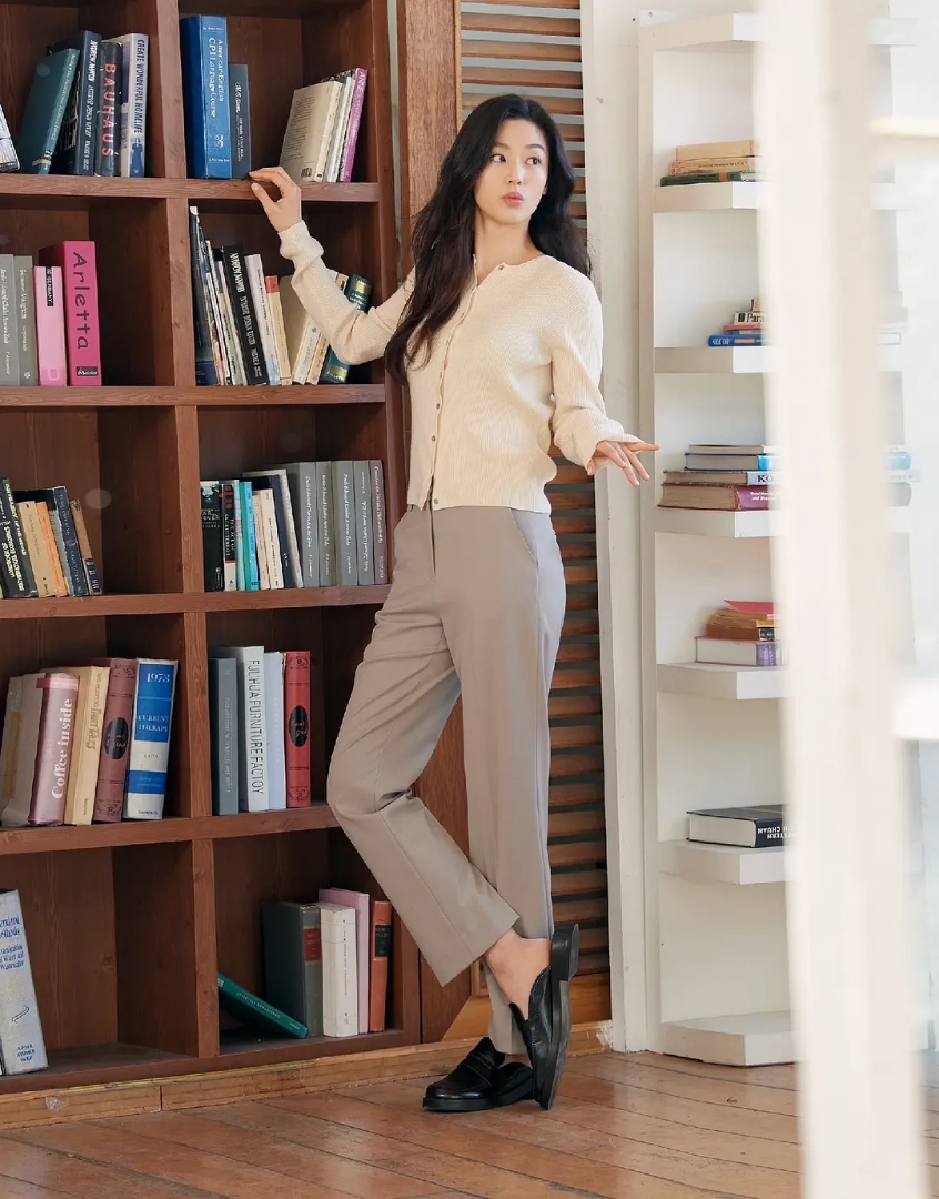 40岁全智贤近照曝光！休闲服穿出高级感，状态绝