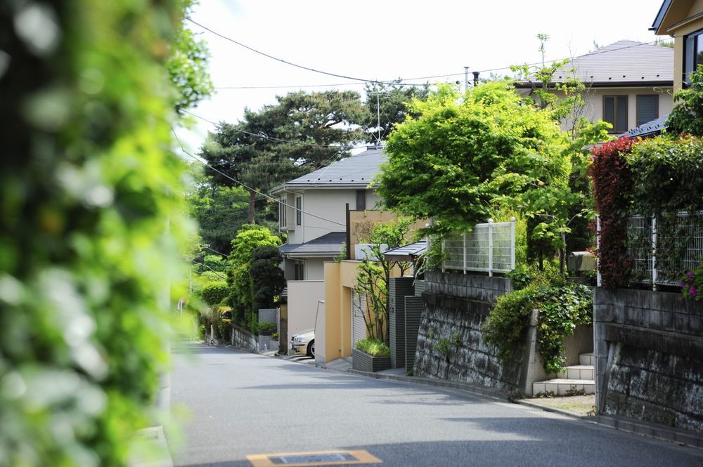 日本房子围墙很矮，也没有大门！难道不怕小偷吗？
