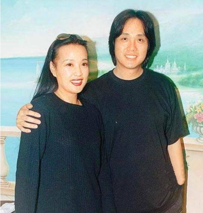 容貌出众，60岁却不生孩子的6位女星，杨丽萍为