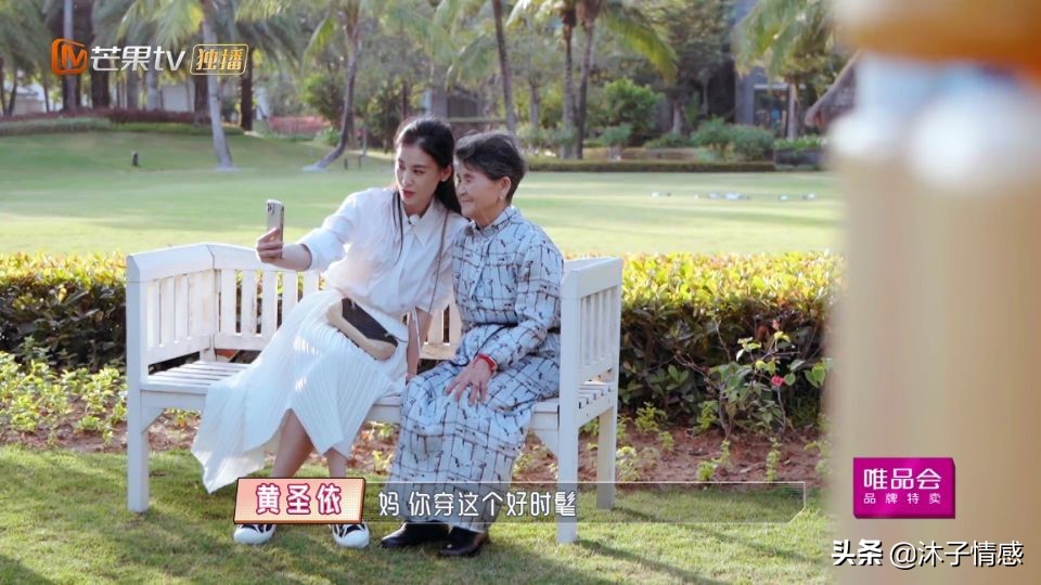 黄圣依的婆婆被网友夸赞，看完她做的这些事，我明白了