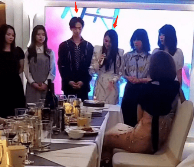 伊能静不舍儿子离开感性表白，母子牵手逛街被误以为是“情侣”